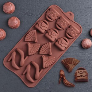 Форма для льда и шоколада 14 ячеек 21х11х1,5 см (3х3/4х3) "Дамский набор" цвет шоколадный 